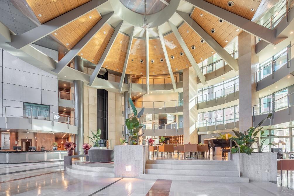 유로스타 스위트 미라시에라 마드리드 외부 사진 The lobby of the hotel