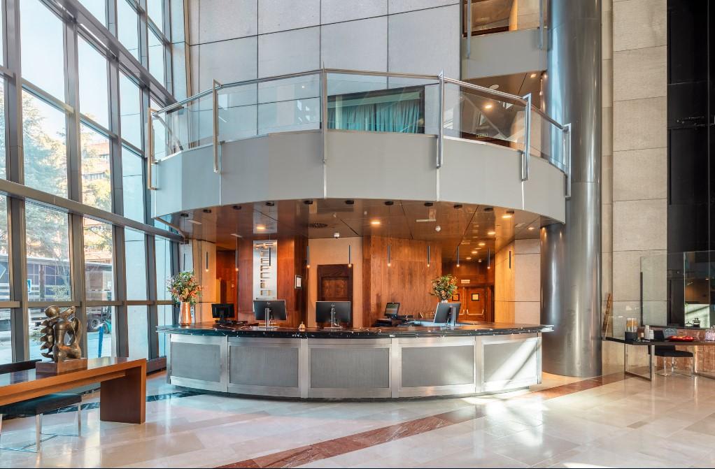유로스타 스위트 미라시에라 마드리드 외부 사진 The lobby of the hotel