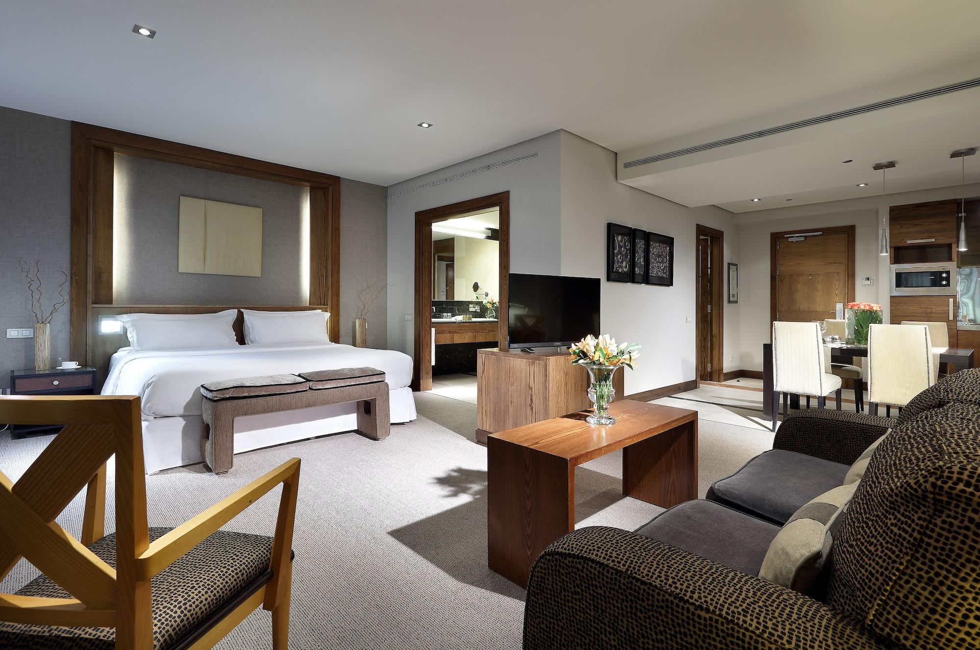 유로스타 스위트 미라시에라 마드리드 외부 사진 A suite at the Conrad London St. George's Wharf