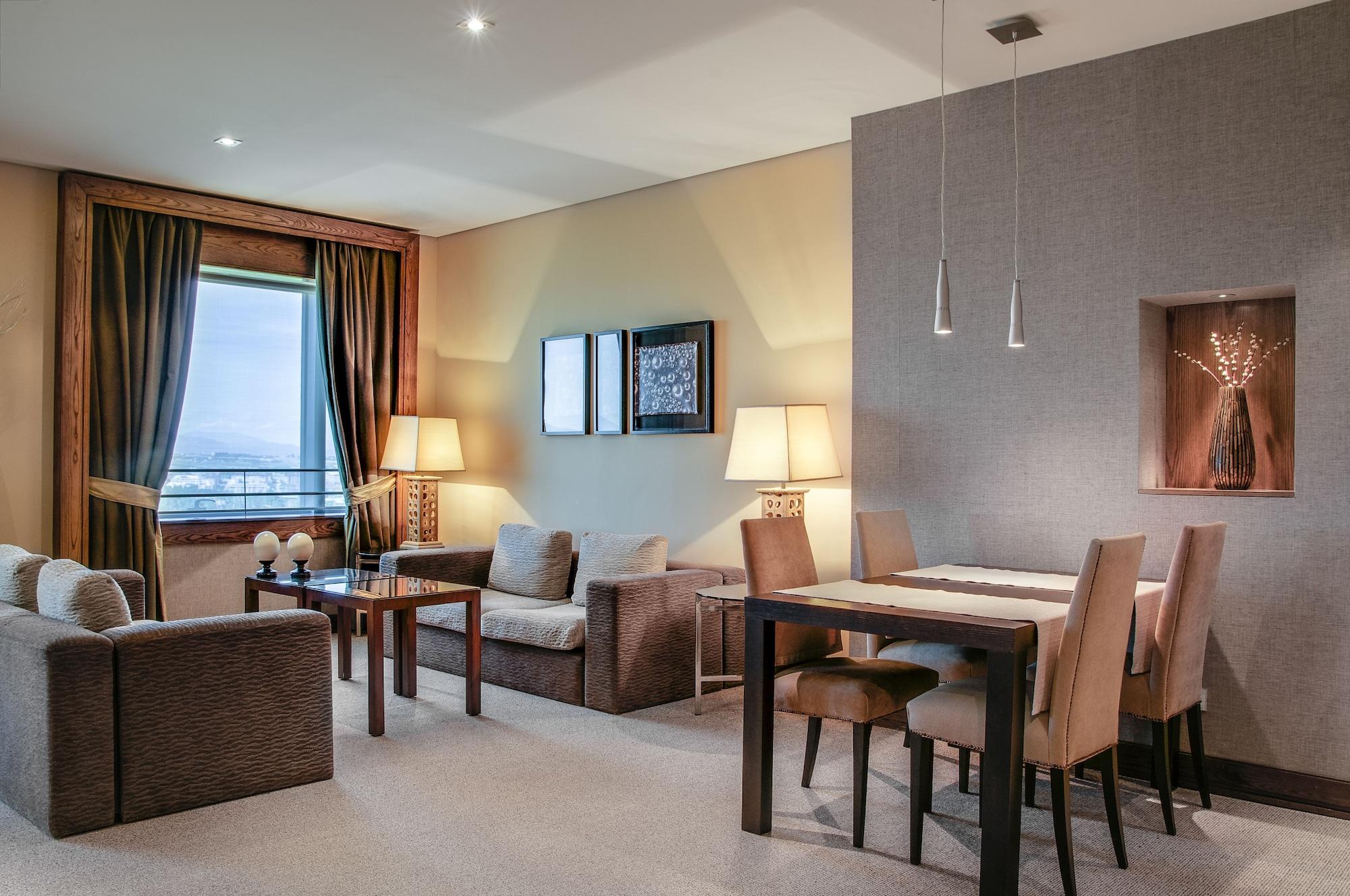 유로스타 스위트 미라시에라 마드리드 외부 사진 A suite at the InterContinental