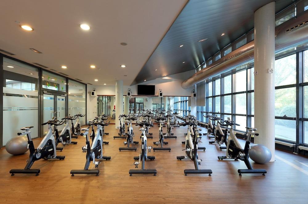 유로스타 스위트 미라시에라 마드리드 외부 사진 The gym at the University of Bath