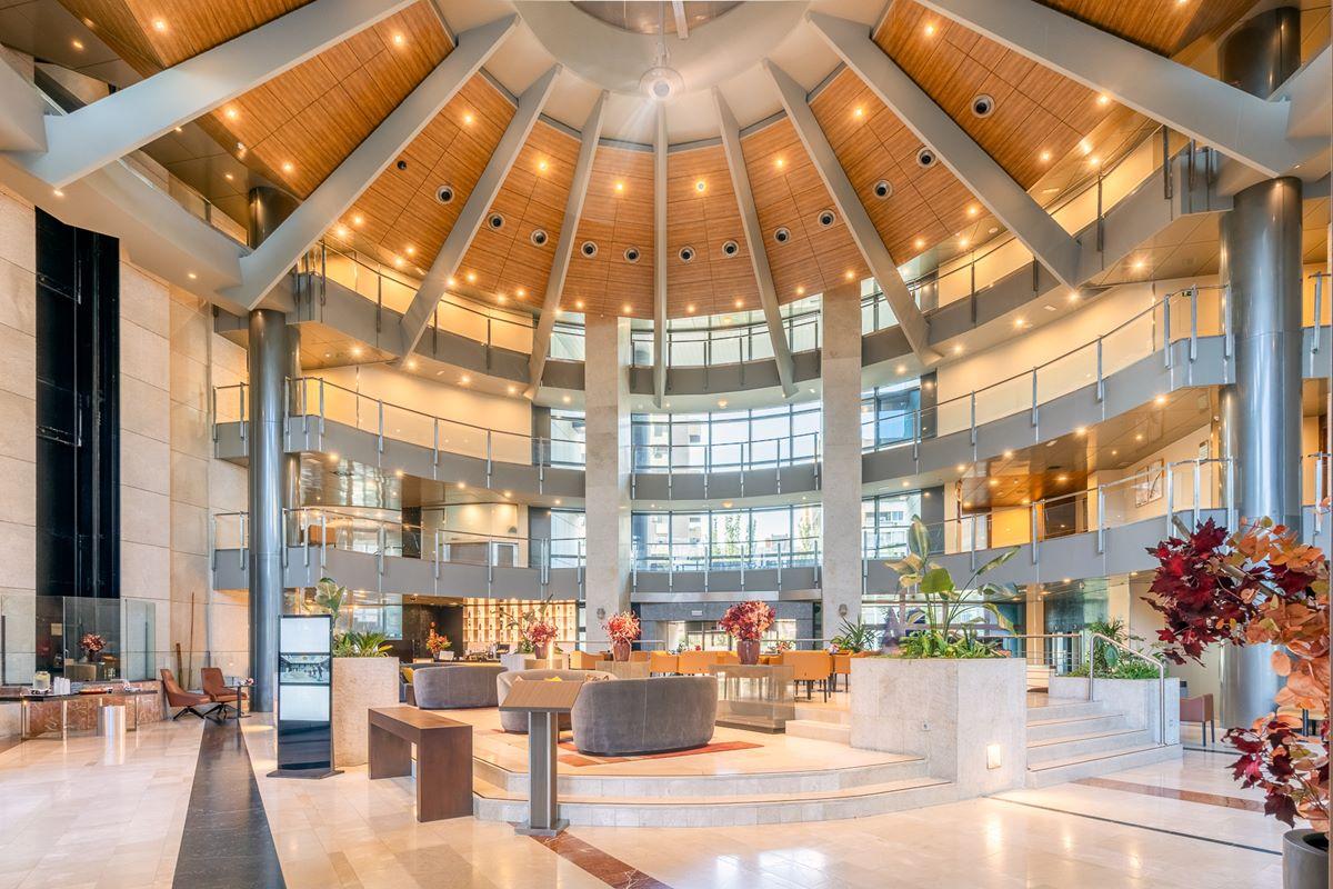 유로스타 스위트 미라시에라 마드리드 외부 사진 The lobby of the hotel