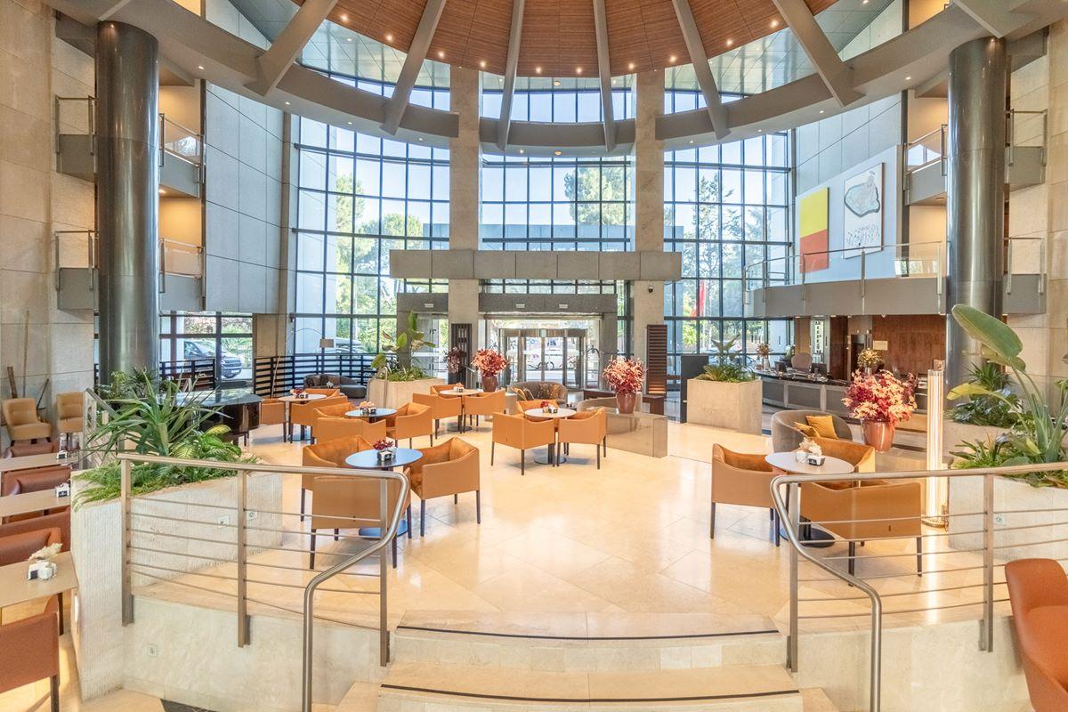 유로스타 스위트 미라시에라 마드리드 외부 사진 Interior of the airport