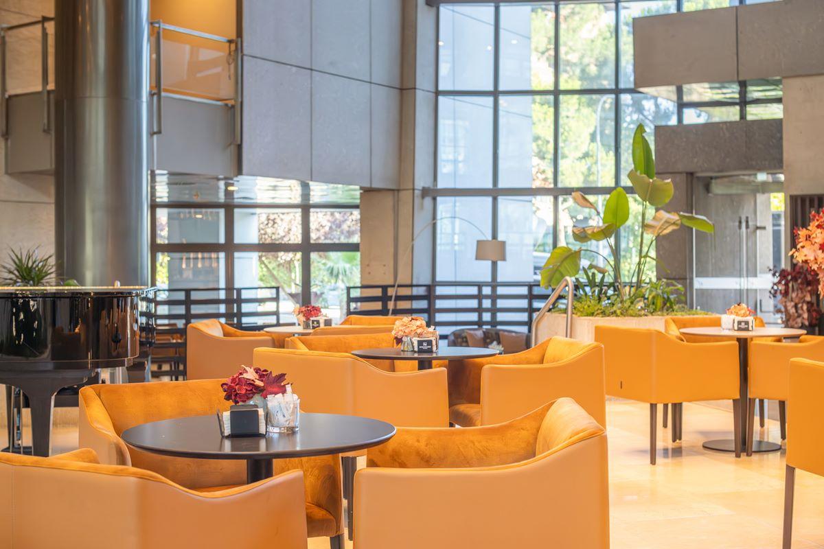 유로스타 스위트 미라시에라 마드리드 외부 사진 The lobby of the hotel