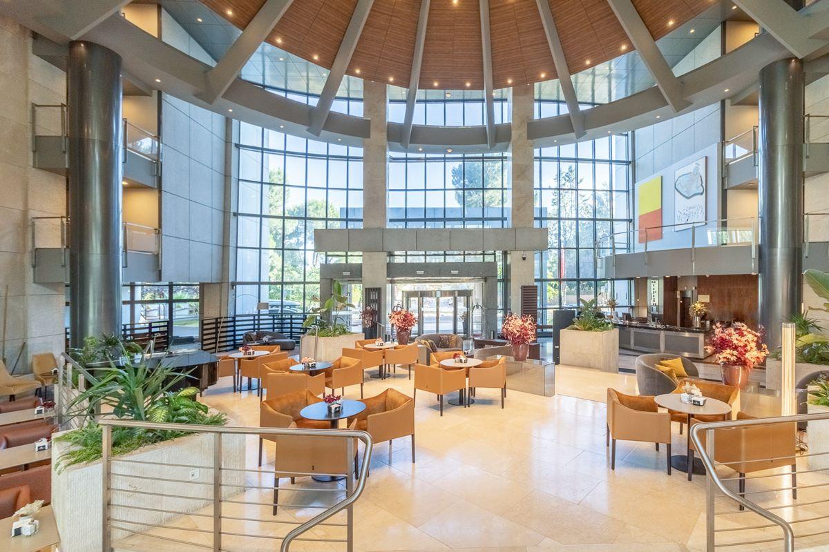 유로스타 스위트 미라시에라 마드리드 외부 사진 The lobby of the hotel