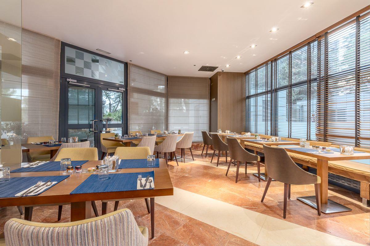 유로스타 스위트 미라시에라 마드리드 외부 사진 The restaurant