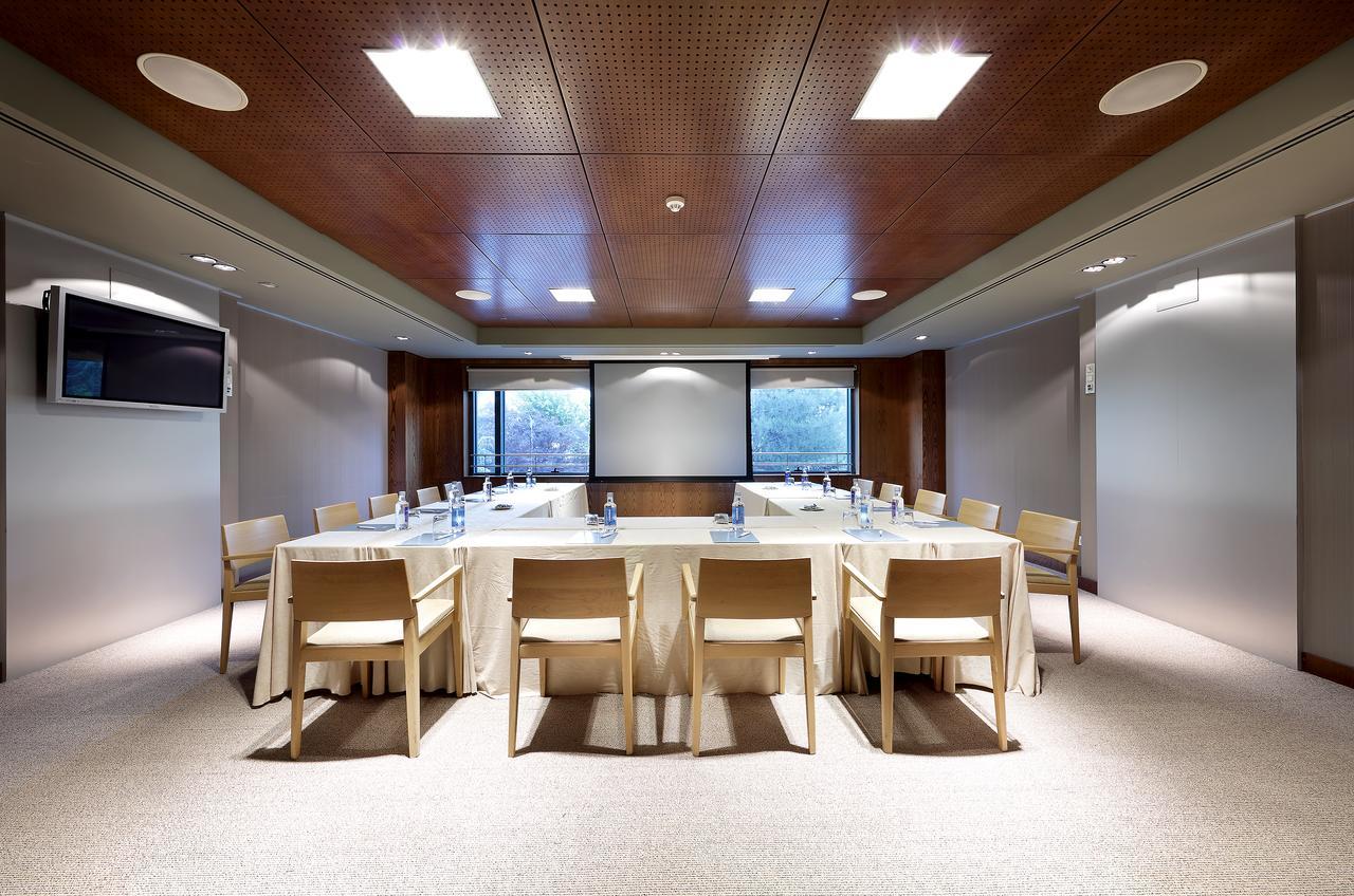 유로스타 스위트 미라시에라 마드리드 외부 사진 A meeting room at the University of Oxford