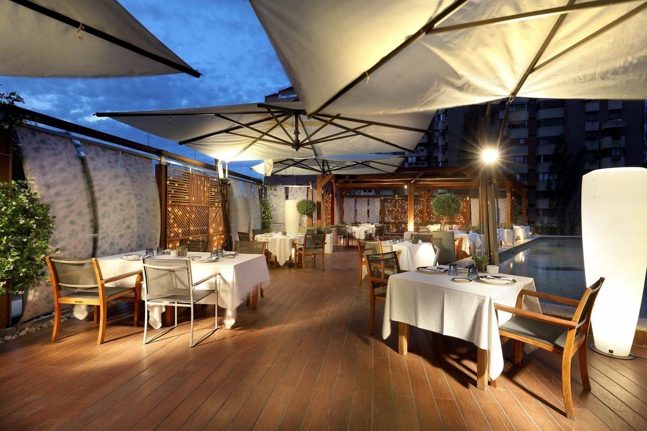 유로스타 스위트 미라시에라 마드리드 외부 사진 Restaurant in Athens