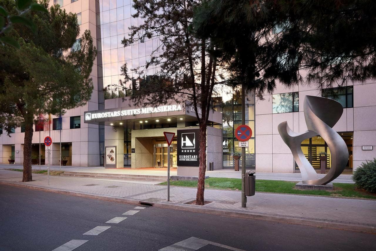 유로스타 스위트 미라시에라 마드리드 외부 사진 The main entrance of the hospital